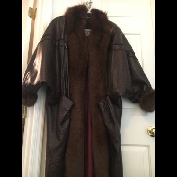 Brown mink coat - Picture 2 of 3